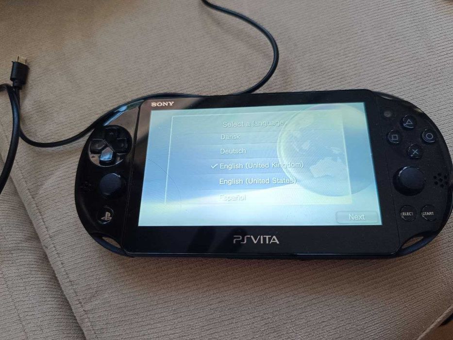PS Vita Slim –16SDCARD+8GB bonus Отлично състояние! Firmware 3.65