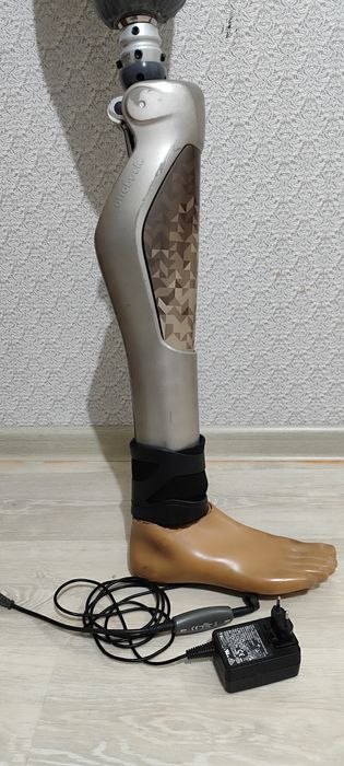 Продается протез c-leg 3c98-3 БУ состояние.