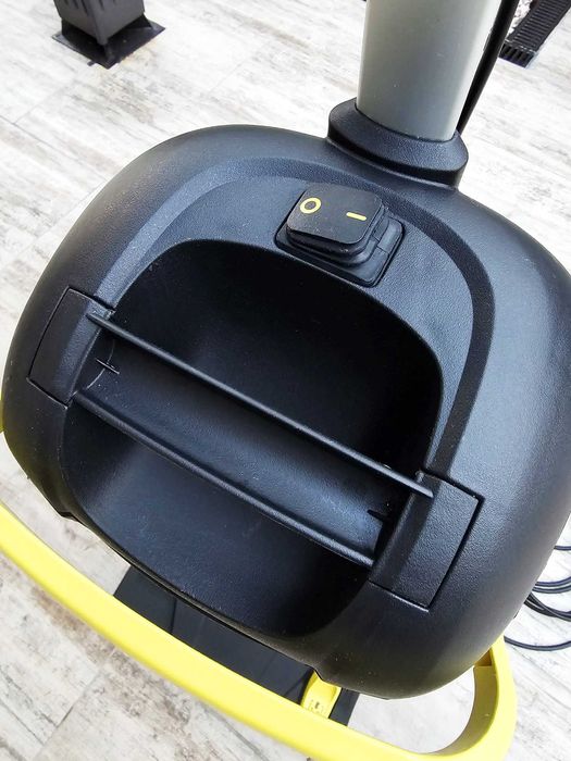 Masina de frecat aspirat spalat pardoseli Karcher BR 30/4 C