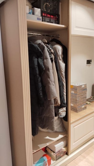 Шкаф платяной срочно продаю