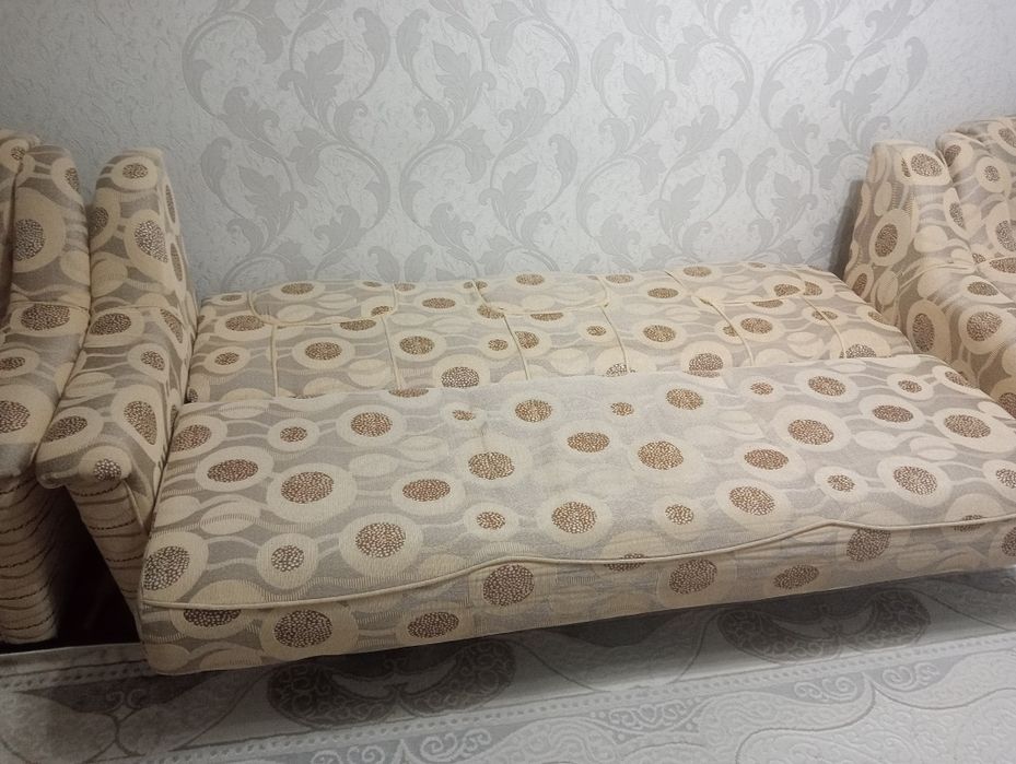 Продам диван в гостиную