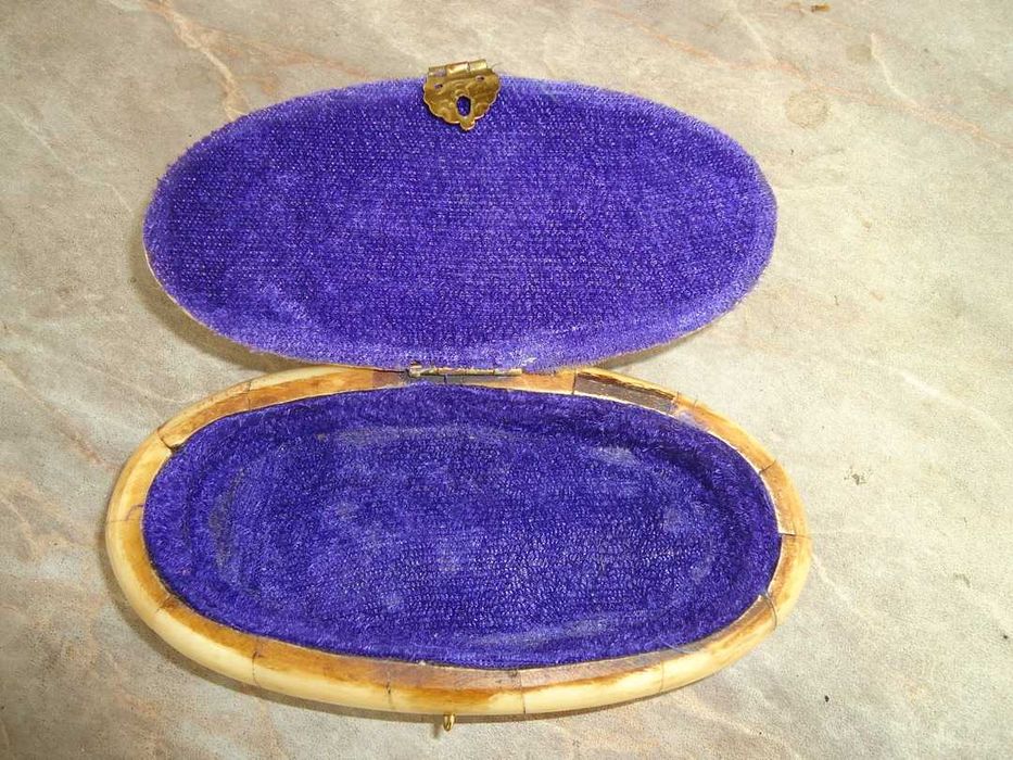 Кутия за бижута от камилска кост