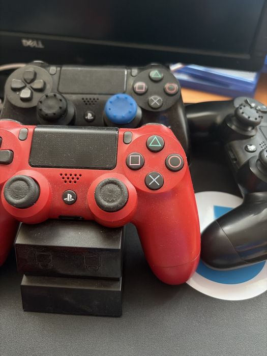 PlayStation 4 с джойстикк