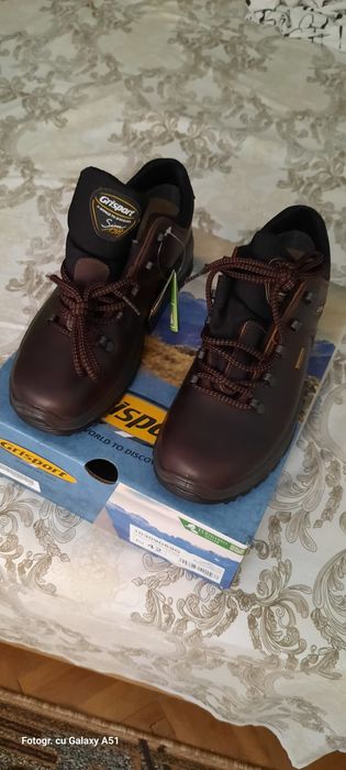 Adidasi grisport pentru drumetii