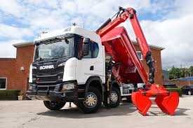 Извършвам услуги с камион с кран и щипка извозваме клони и храсти