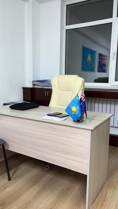 Стол для работы, офисный