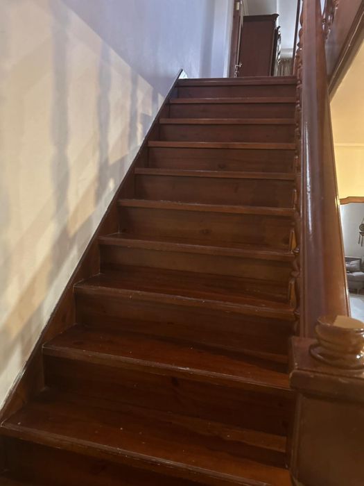 Лестница деревянная