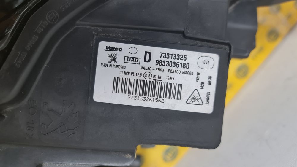 Far dreapta led Peugeot 208 II facelift 2018+ 9833036180