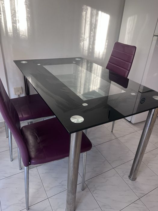 Трапезна стъклена маса