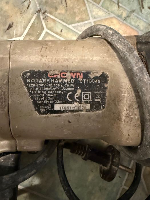 Продам перфоратор CROWN