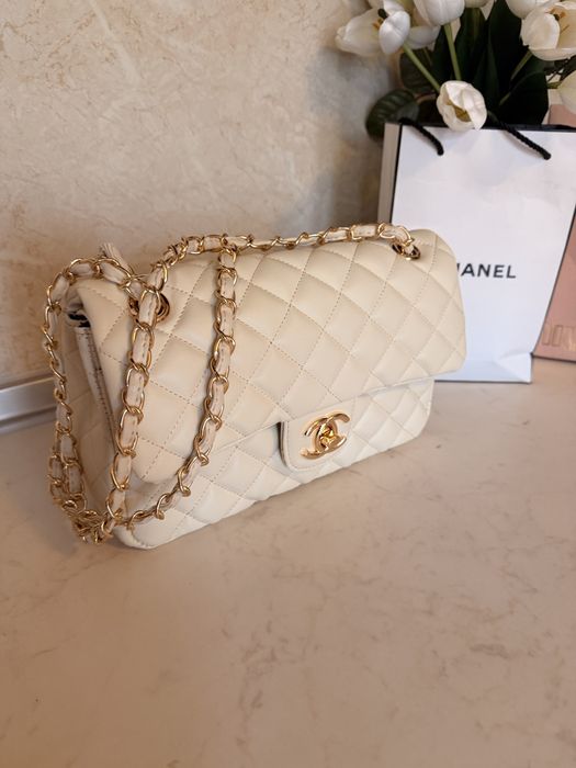 Дамска чанта Chanel Classic среден размер екрю