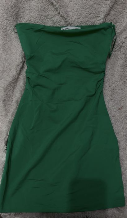 Нова рокля носена за няколко часа в нежно зелен цвят