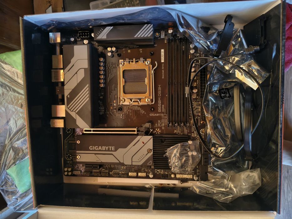 Kit Amd Ryzen 7600 + b650m gigabyte d3hp