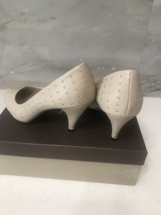 Продам красивые стильные туфли