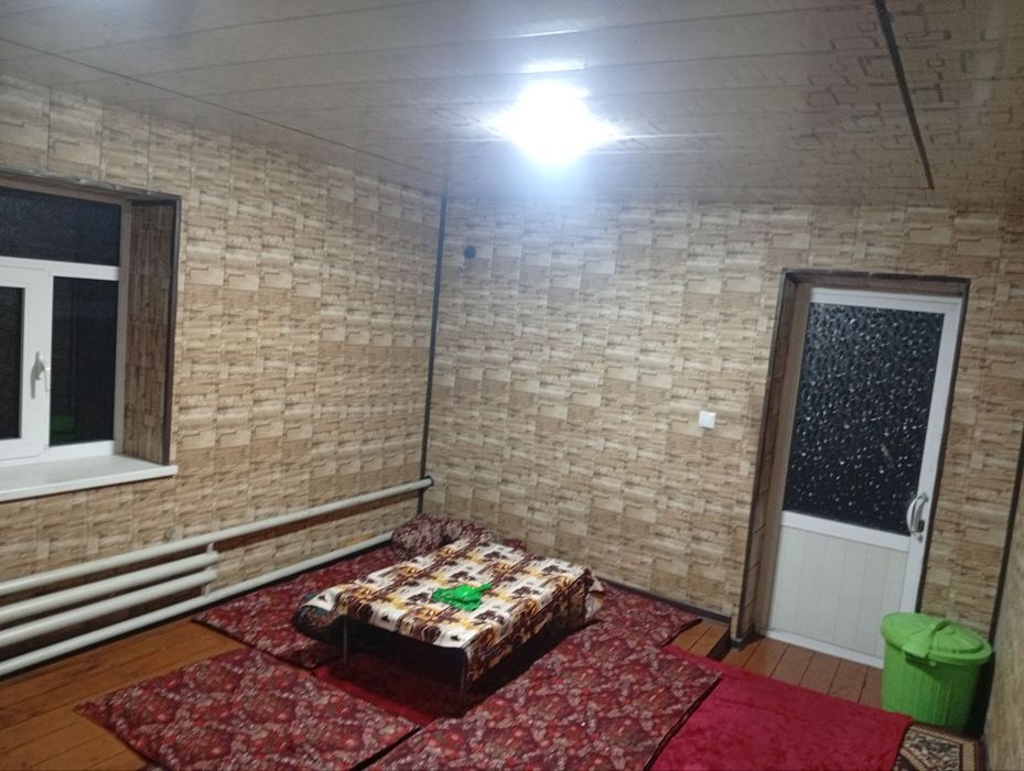 Katta hovli uy sotiladi