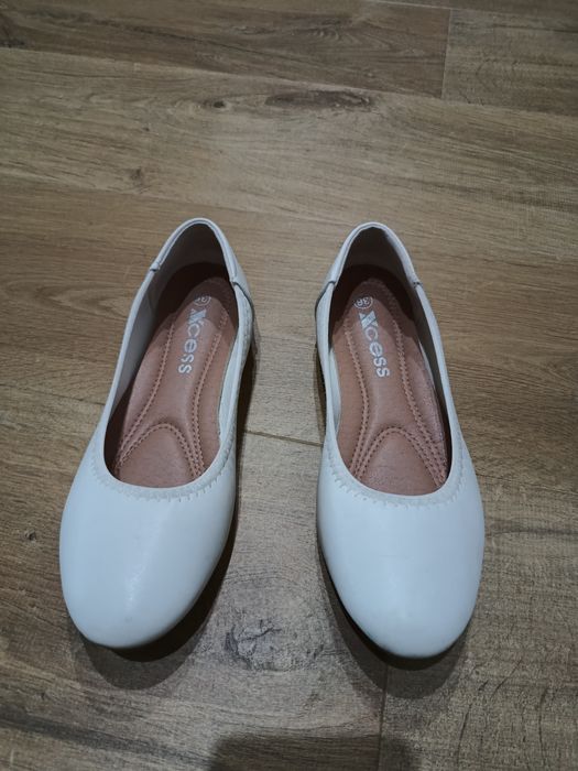 Дамски бели пантофки