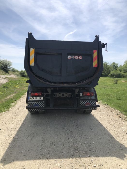 Volvo 8x4 , autobasculanta