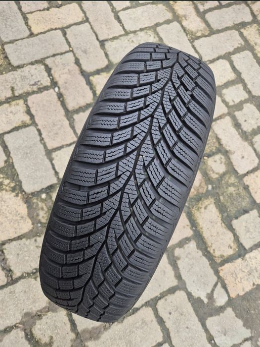 O bucată 185/65 R15 M+S iarnă - una Continental Semperit