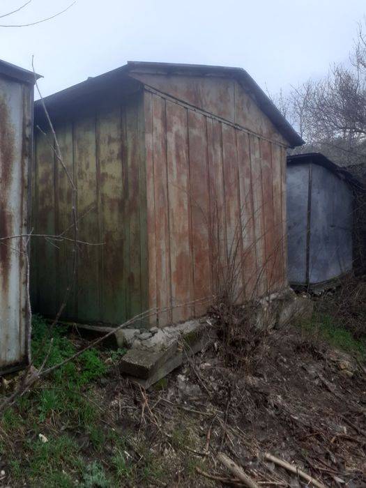 Преместваем метален фабричен  гараж