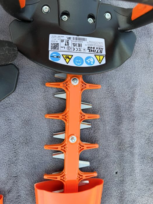 Stihl foarfeca de tuns gard viu pe acumulatori