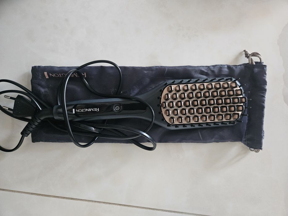 Perie electrică pentru îndreptat părul Remington – folosită puțin