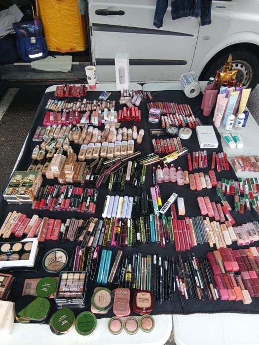 Vând machiaje la buc sau pachet