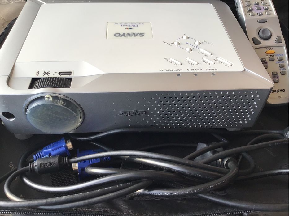 Продаётся проектор Sanyo в оригинале.