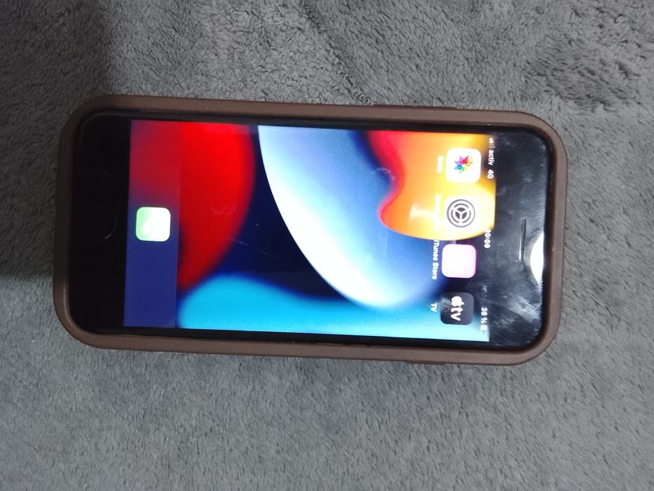 Продам Айфон 7..