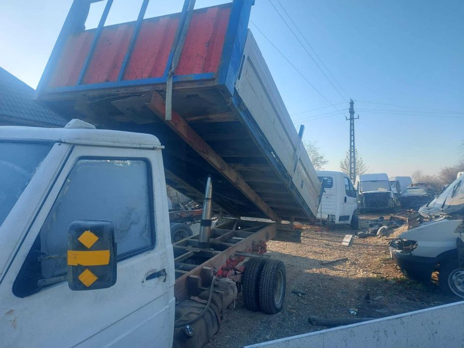 Bena  iveco daily basculare pe cutie chitul este de 15 tone
