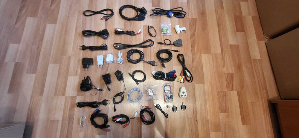 Лот от Кабели,Зарядни и Други