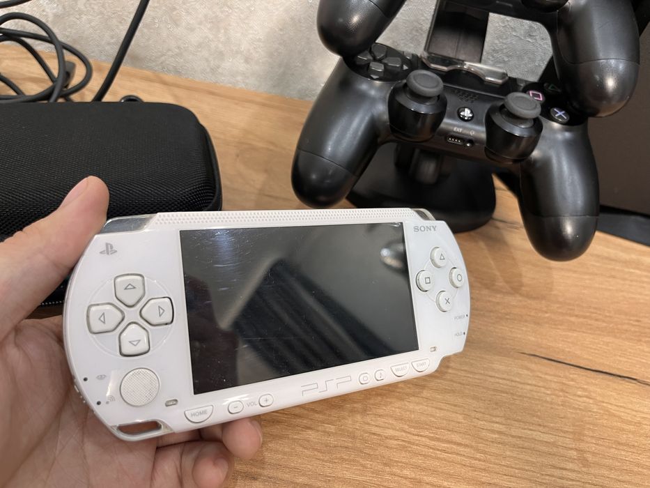 Продам прошитую Psp 1000 Fat