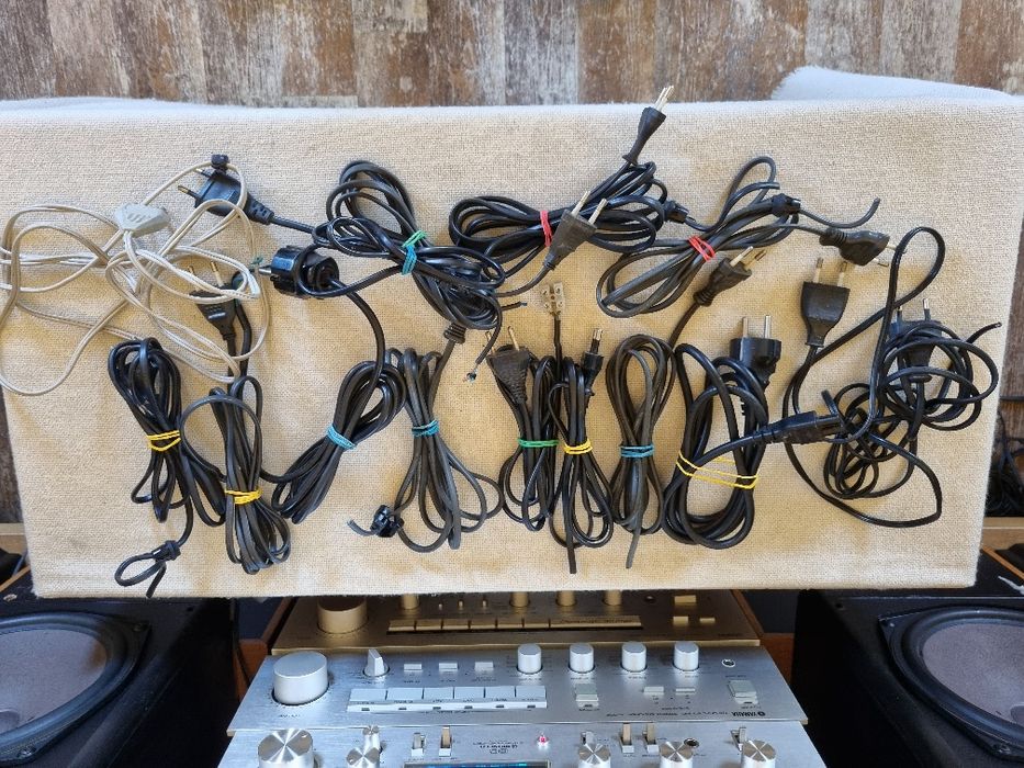 Pachet dif cabluri alimentare pt aparatura.. Perfect functionale.