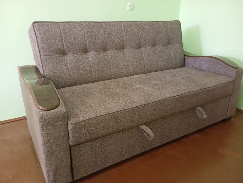 Divan ham kravat sotiladi 2 mlndan