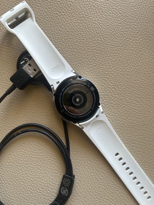 Продаю Samsung Galaxy Watch 4.