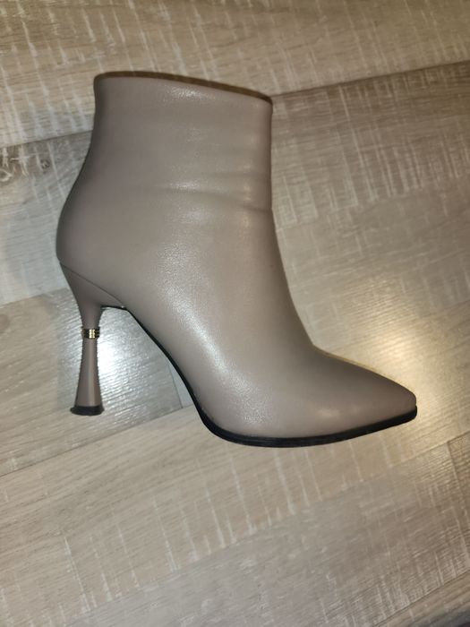 Демисезонные полусапожки