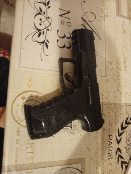 Vand pistol cu bile air soft vine cu tocu acte