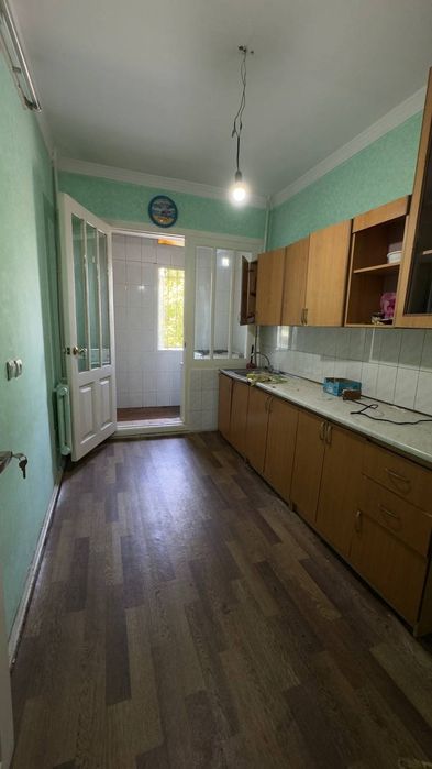 Новза (Хамза) метро Корзикани олдидаги 1-домда 4 хонали квартира сотил