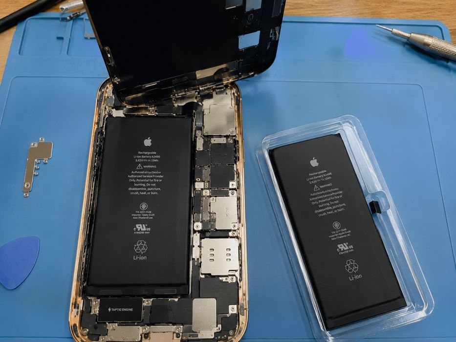 Schimbam Baterie iPhone 11 - 17 Pro Max | de la 250 lei