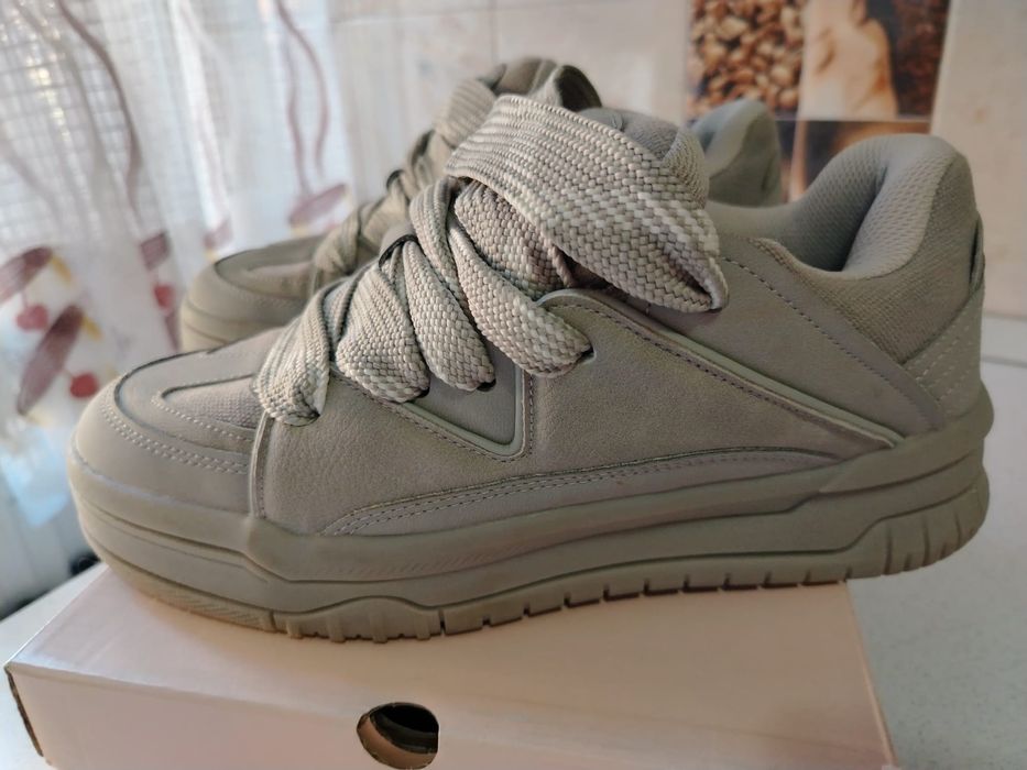 Adidași Bershka mărime 40