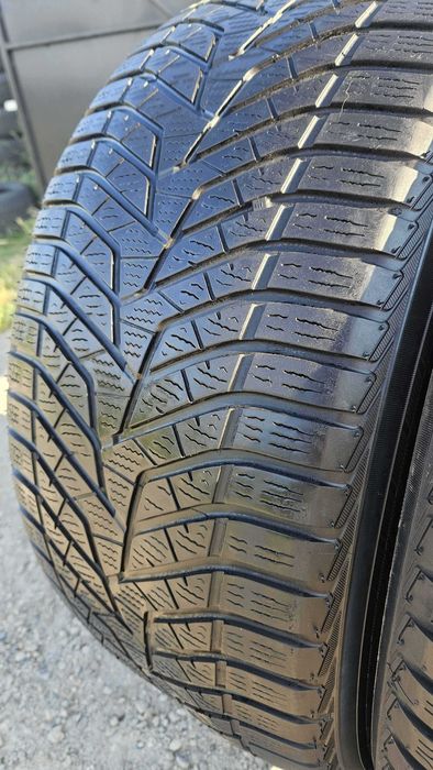 275/40 R20 • Iarna • Yokohama BluEarth Winter V905 106V XL | 2 buc | DOT 2022 | Pret/buc