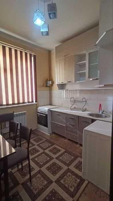 Юнусабад 10 кв 2-хона 3-этаж  Кирпичный Мебел+техника. Срочно