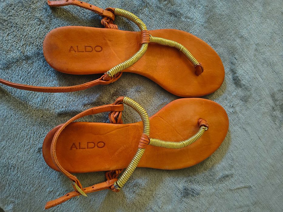 Обувки номера 38