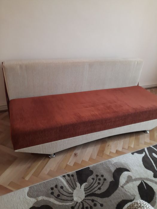 Canapea extensibila.