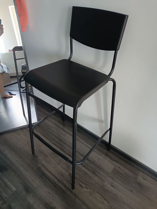 Scaun cu spatar pentru bar