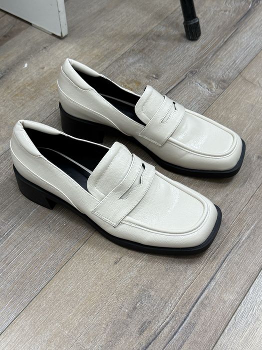 Продам лоферы Stradivarius