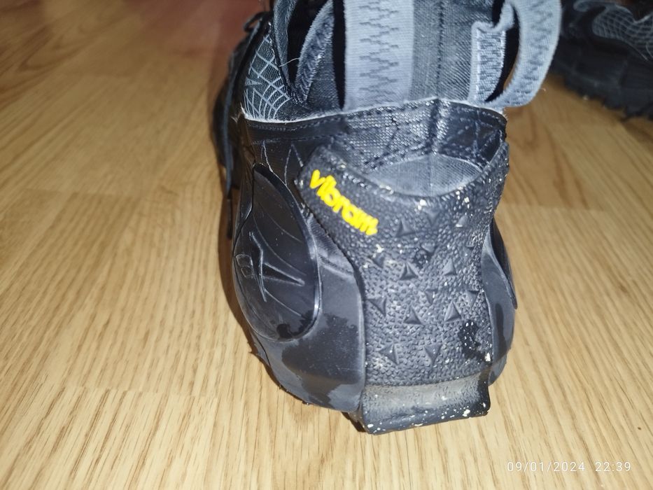 Осенние кроссовки Rebook Vibram