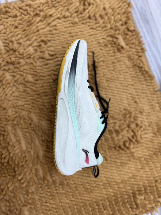 Кроссовки лининг