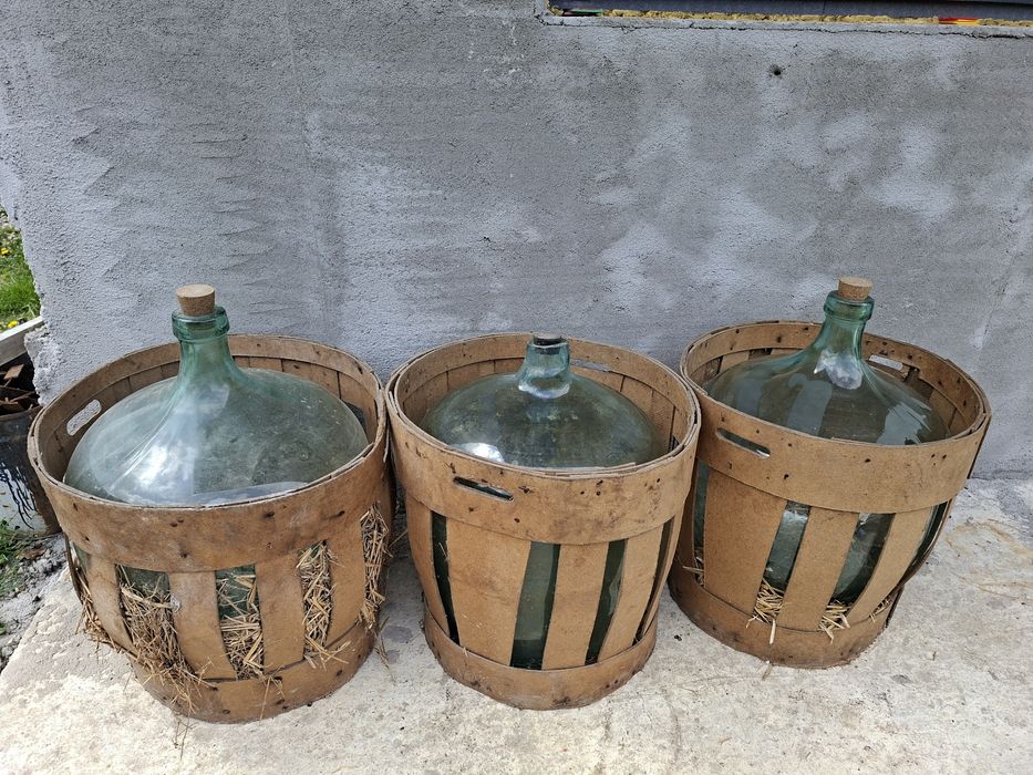 Damigeana   vin ,tuica