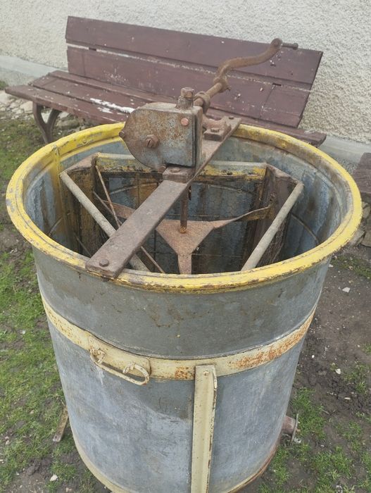 Центрофуга за мед