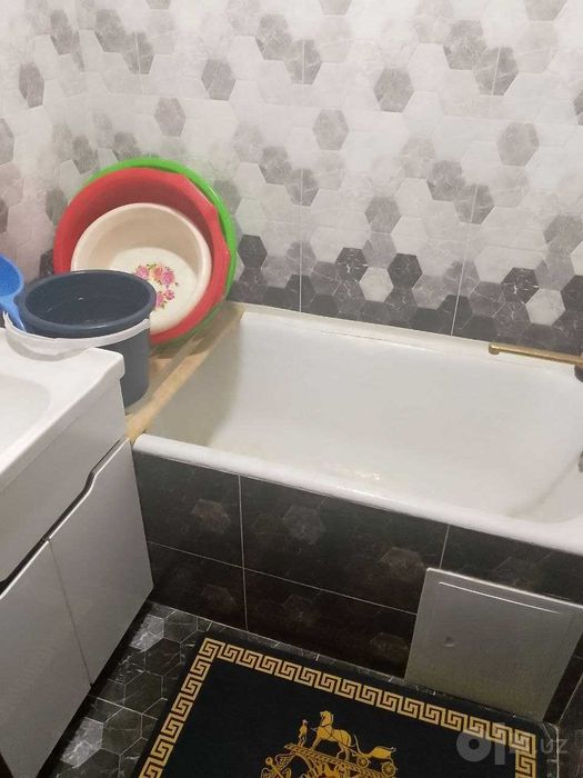 kvartira srochna sotiladi yaxshi lokatsiyada aniq sotib oladiganlarga
